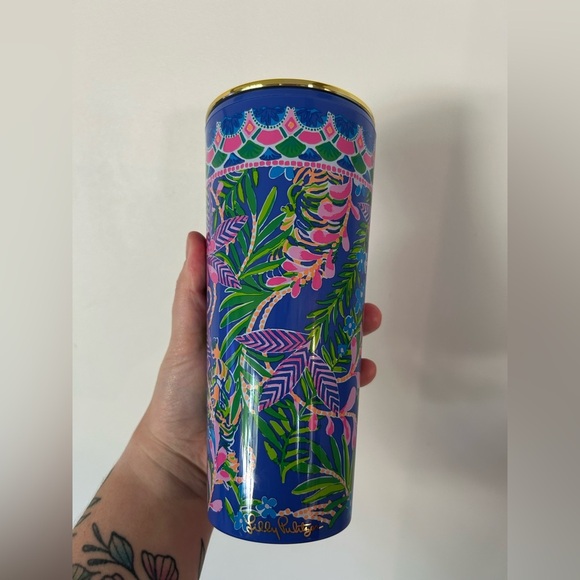 NWOT Lily Pulitzer Blue Jungle Tiger Tumbler Gold Lid - Picture 3 of 6
